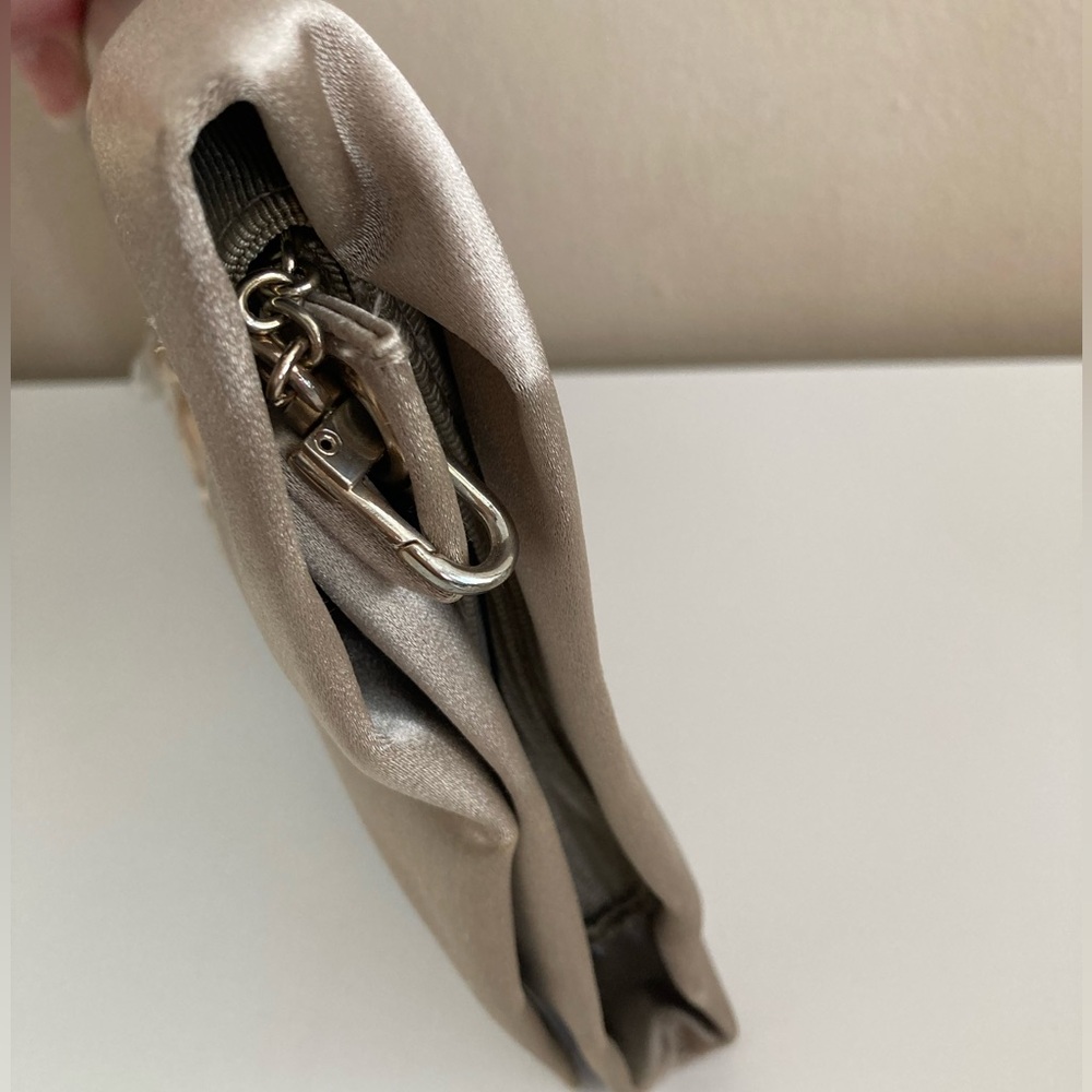 NWT BCBGMaxazria BCBG Satin Bow Clutch Purse Handbag Bag Gravel White Gold Y2K - Picture 4 of 9